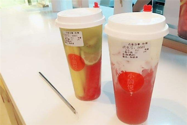 小鹊悦奶茶桌子