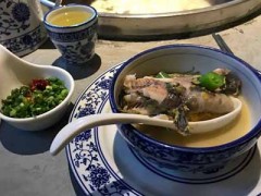 贺庄柴灶鱼加盟费多少？投资10万元左右就可以开店