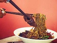 回厢面馆市场口碑佳，征服整个上海滩的辣肉面!