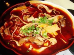 火财猫骨汤冒菜加盟值得看好！一款可以喝汤的冒菜美食！