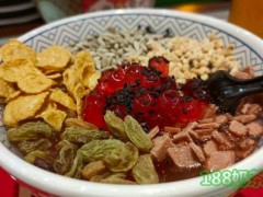 特色面馆加盟哪家好？西安杨小涛跷脚牛肉面加盟费用大解析！