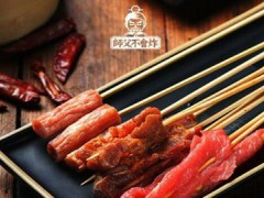 自助炸串店加盟哪家好？师父不会炸人气火爆排队不断！
