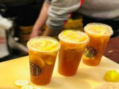 大葱柠檬茶加盟多少钱开店？广州大葱柠檬茶总投资15.9万！