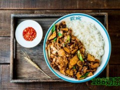 霸碗盖码饭加盟