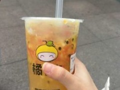 开一家奶茶店需要多少钱？橘未奶茶加盟费贵不贵？