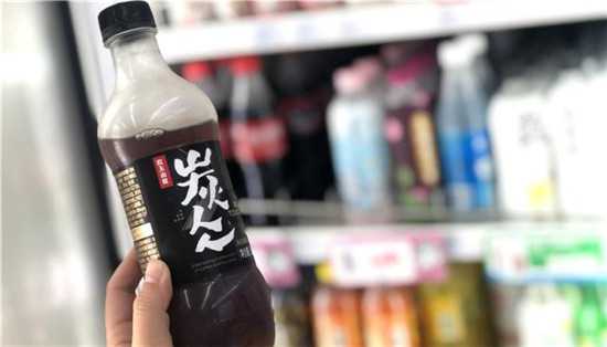 农夫山泉四度试水碳酸饮料，弃茶投咖啡