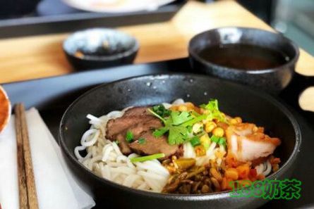 粉氏干捞卤粉加盟