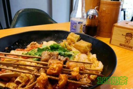 辣管家麻辣烫加盟多少钱？总部支持开店创业【表】