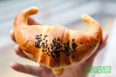 三角涌黄金牛角包加盟