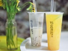 开一家屿蓝湾鲜果茶赚钱吗?月月创新人气高!