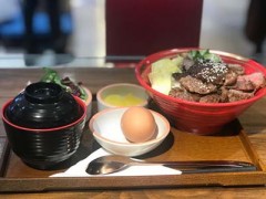 小自满烧肉饭加盟前景广，众多好评让您的烤肉店赚钱到手软！