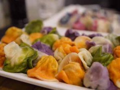 宝源饺子屋加盟费多少？投资7.6万元开一家五彩斑斓饺子店