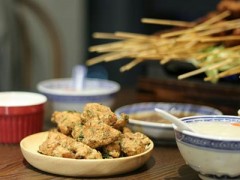 开一家简单炸货铺赚钱吗？特色炸串月创收2.5万元