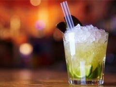 【冰果漫吸奶茶官网】选择转让店铺开奶茶店需要注意什么？