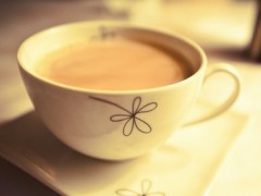 晴天娃娃奶茶店开在学校附近就真的赚钱吗？