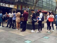 奶茶行业火爆到要排队 如何解决排队现象