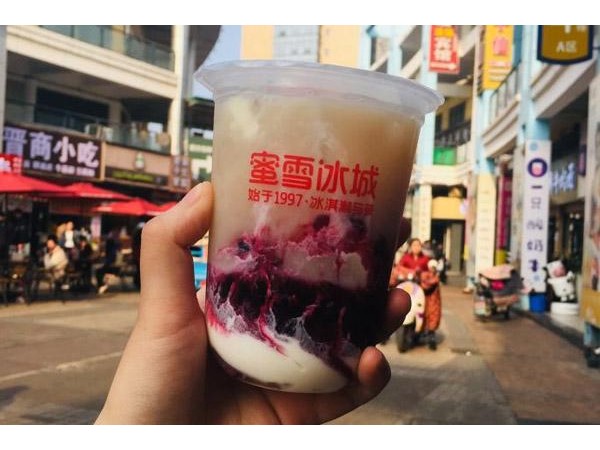 初次创业选择哪个品牌比较好蜜雪冰城加盟多少家了费是多少？