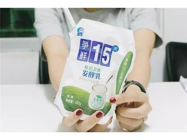 澳牛鲜奶吧加盟费用，收费标准出炉，开店仅需.万元