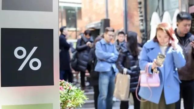 一开业就排队  %Arabica开业当天被上海有关部门临时叫停