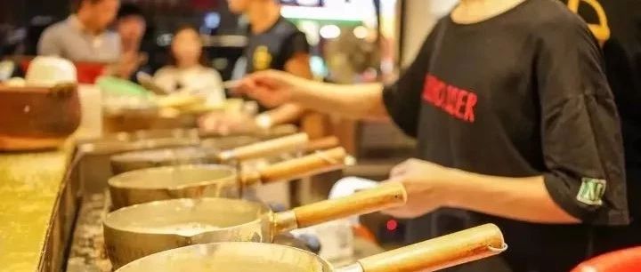 这个品牌用豆浆开了  家店成网红   比喜茶、奈雪、茶颜悦色还会玩
