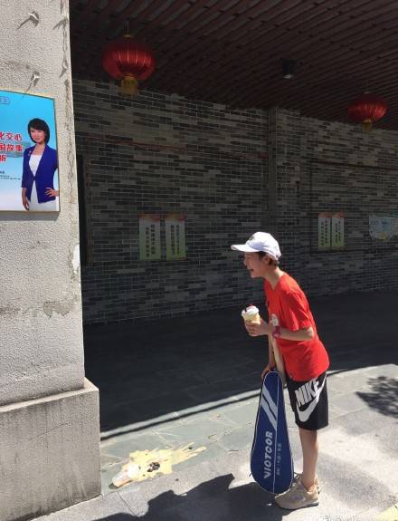打翻一杯奶茶，我为它默哀三分钟