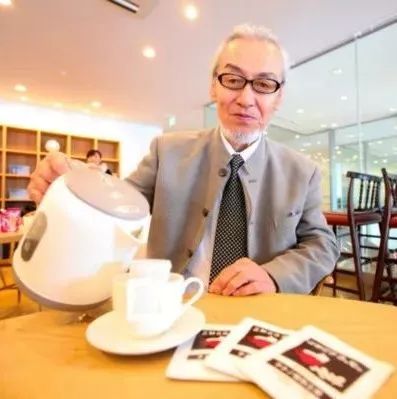 日本首创“黑暗饮品”大蒜咖啡 不含咖啡因喝了不口臭