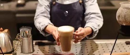 我就问问单店日销杯怎么做到的 靠吹牛吗？