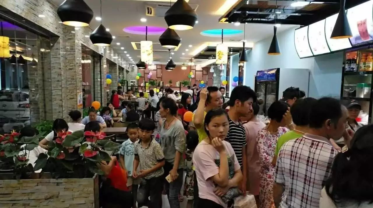 他卖地开奶茶店 一天最多卖出 杯