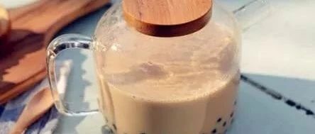 隔壁奶茶店借原料怎么办？店老板吵成一片