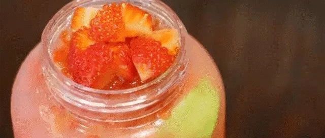 草莓价格相差倍 今年你家还卖吗？