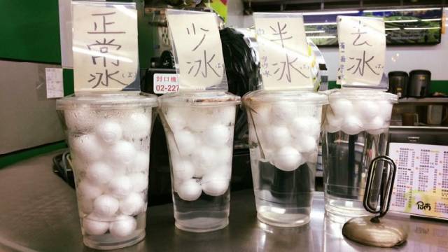 知名茶饮连锁店秀出“冰量”示意杯，对顾客傲娇你敢吗？