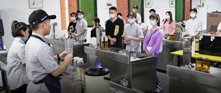 年销亿杯 这个茶饮品牌的“上新 步骤”了解一下