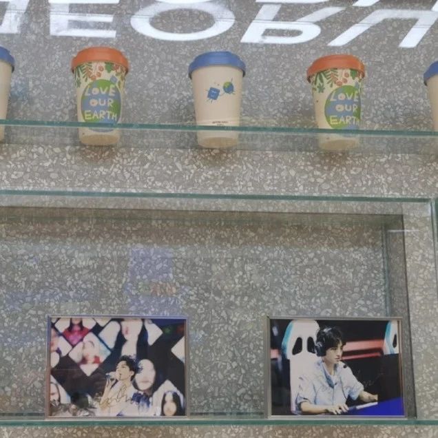 王俊凯奶茶店分店开业 周边产品销售近万件