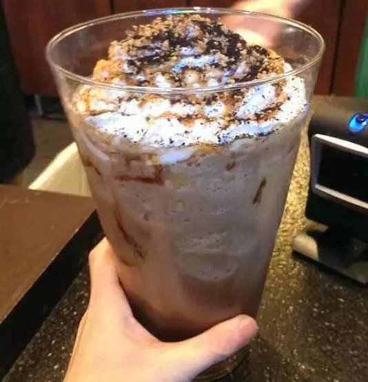 【行业资讯】星巴克史上最大杯饮料 售价  元