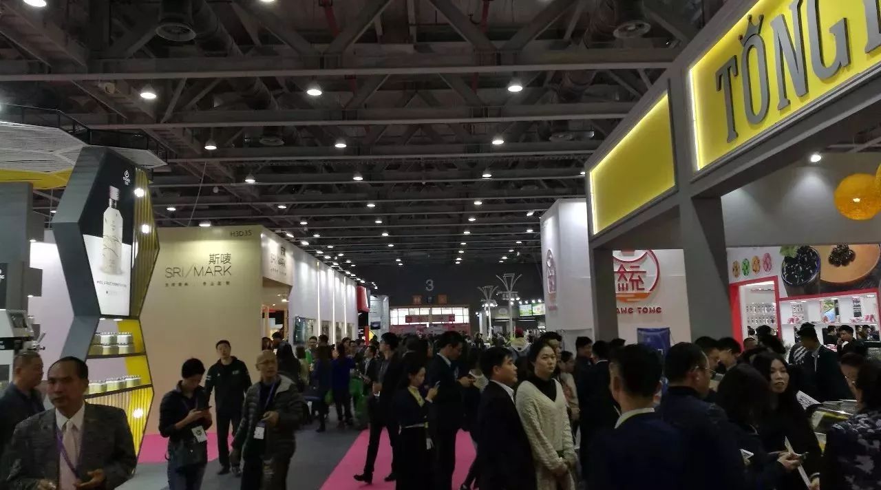 小编带你“挂眼科” 在广州展会找到了几件高科技设备