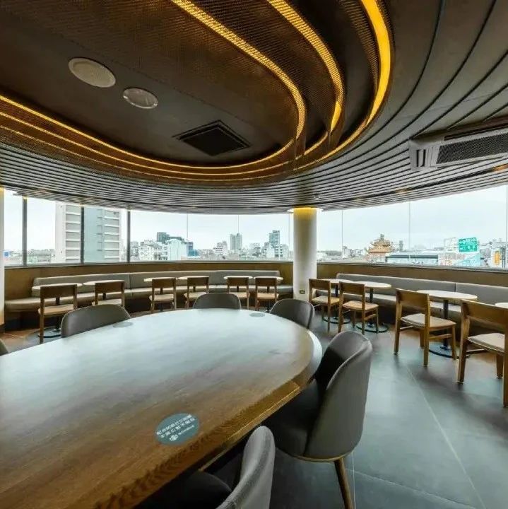 星巴克开了家“游艇”店