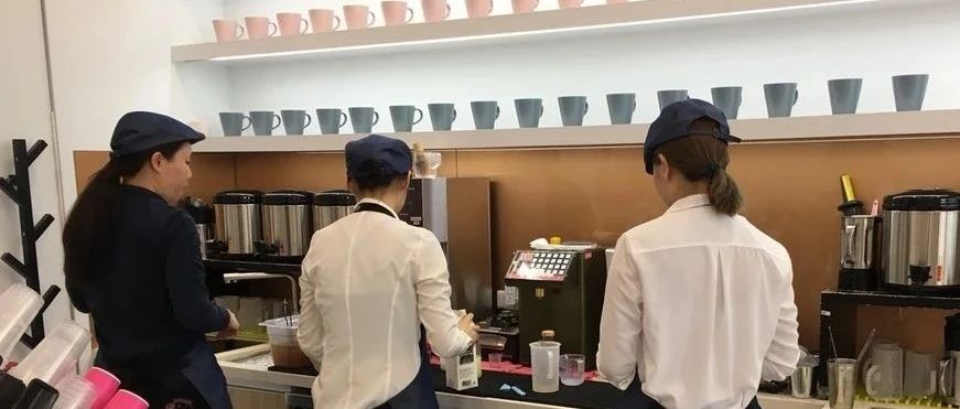 奶茶店员工 吃饭都成了问题