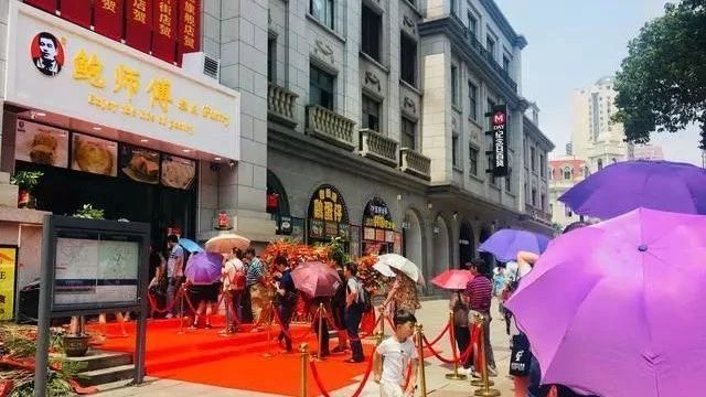 网红店“请人排队”被暗访抓现行  “鲍师傅”这次武汉演砸了