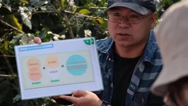星巴克如何控制供应链  我们到他的种植基地考察了 天