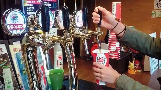 台茶饮推出全新DIY模式 消费者喝完却上吐下泻 真相是……