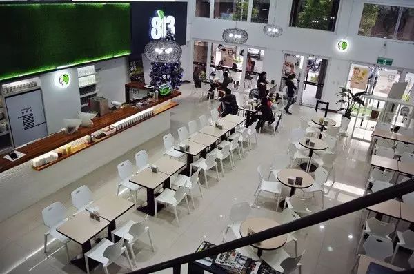 从档口店到㎡，茶饮店为啥面积越开越大？