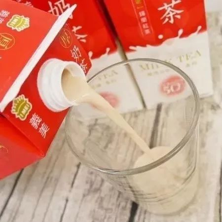 这位台湾艺人把种奶茶混在一起，结果是……