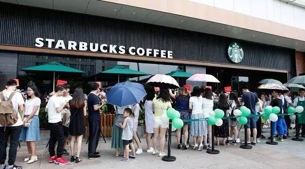 网红茶饮店越开越多后  星巴克为自己找到了更大的市场？