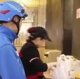美团、饿了么“掐架”，奶茶店线上该如何选择？