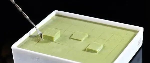 这家“外卖万单”的奶茶店 把抹茶做成了豆腐