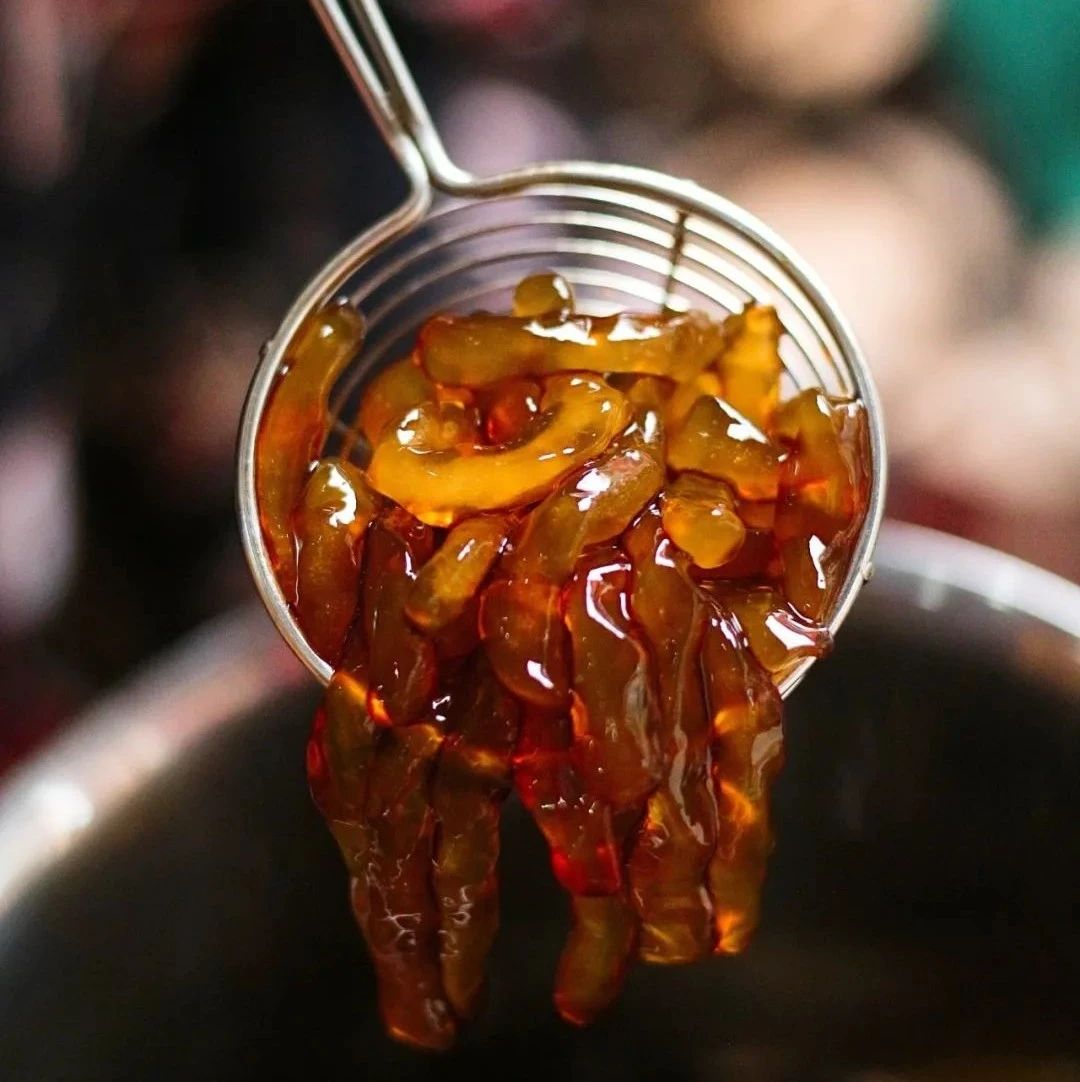 秋日第一杯，有人喝的是螺蛳粉奶茶？？？