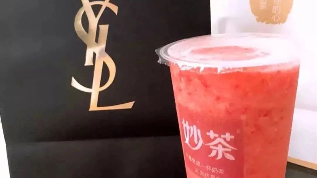 开店月，这个小店花不到块钱，“击溃”CoCo、一点点