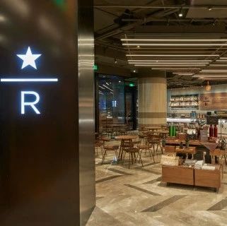 星巴克开了家“意大利餐厅”，卖面包和酒饮