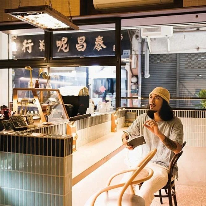 老旗袍百货店变身咖啡民宿，喜欢吗？