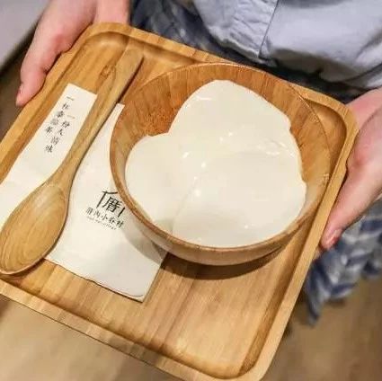 又出幺蛾子，最近流行把豆腐加在奶茶里